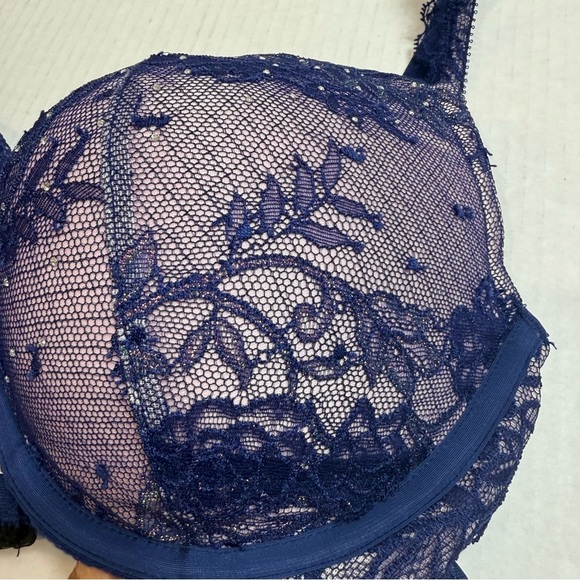 Victoria’s Secret Push up/Pigeonnant Elegant Lace Bra in Navy Blue Size 34DD - Picture 2 of 9